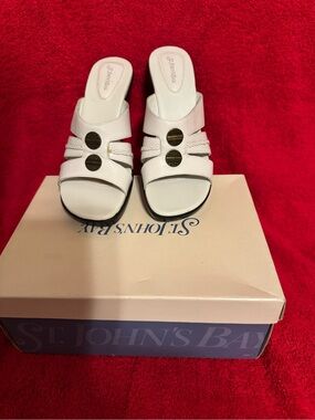 St. John's Bay Sz 6.5M White Leather Braided -Strap Slide Mules  NIB😊😊